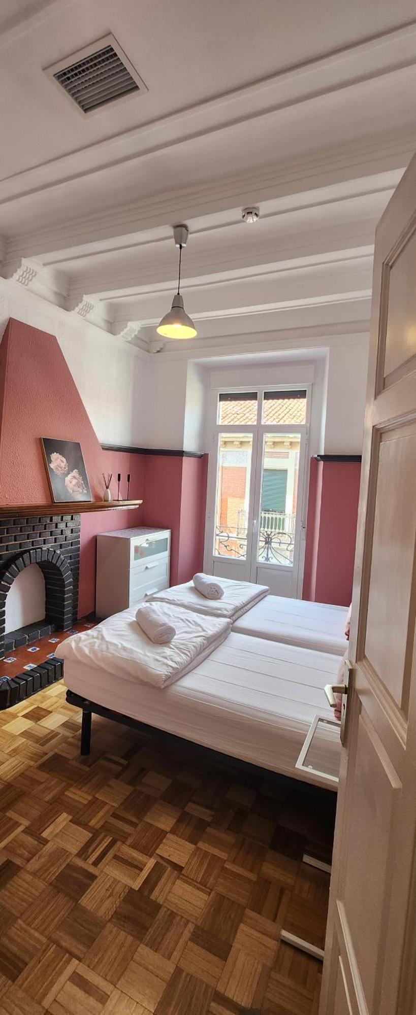 Leon Hostel المظهر الخارجي الصورة