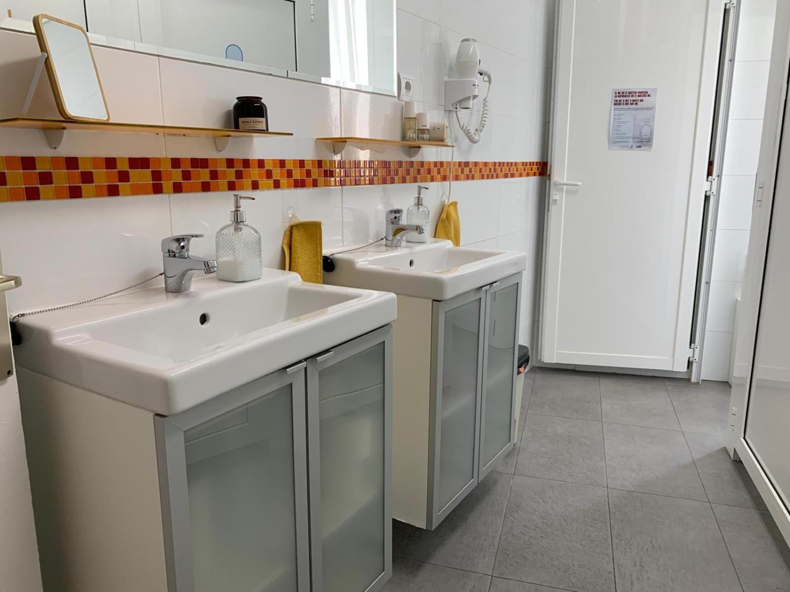 Leon Hostel المظهر الخارجي الصورة