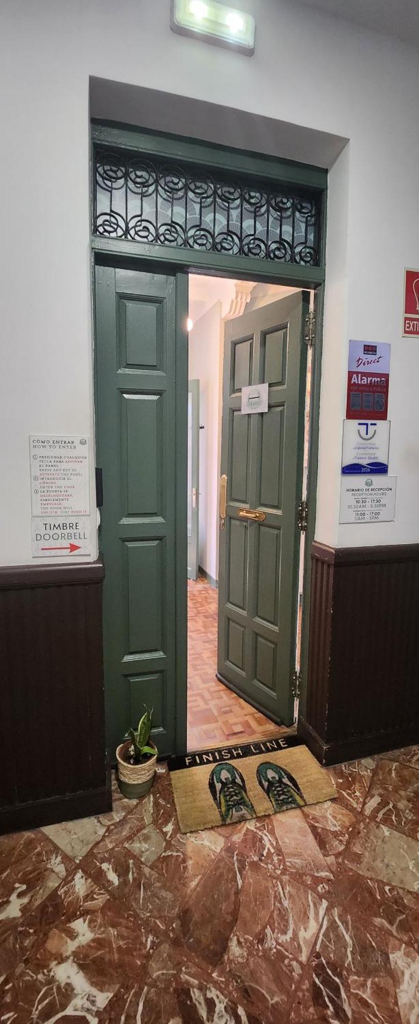 Leon Hostel المظهر الخارجي الصورة